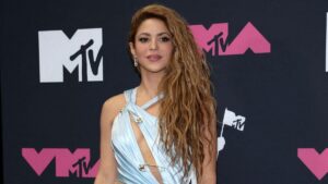 Hombre hizo sonrojar con piropo a Shakira tras presentarse en VMAs: ¡Súper guapa!