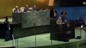 Zelenski acusa a Rusia de genocidio y llama a la paz en histórico discurso en la ONU