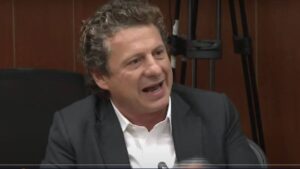 El buen periodismo está quedando desfinanciado, audiencia sobre ley para eliminar cláusulas de exclusividad en publicidad