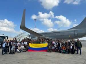 Primer grupo de colombianos regresa desde Israel a Colombia en avión de la Fuerza Aérea