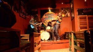 Abbot y Costelo, el mítico bar de rock de Chapinero, dice adiós tras 25 años de historia