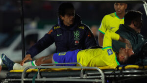 Confirman lesión de Neymar: estaría fuera de las canchas durante un largo tiempo