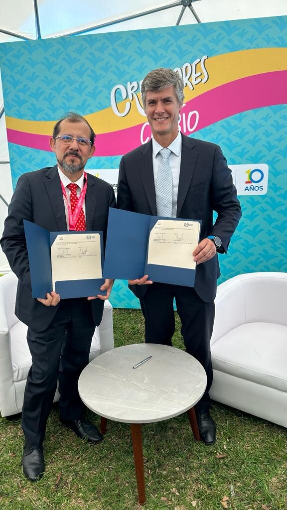(izq.) Italo Cardona, Director de la OIT países andinos, y (der) Felipe González, Presidente de Nestlé Colombia