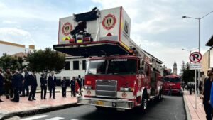 Atención: Incendio amenaza Casa de la Moneda, hay dos personas heridas