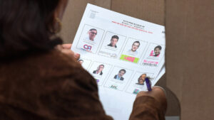 Elecciones en Bogotá: candidatos a la Alcaldía votan con la esperanza de evitar una segunda vuelta