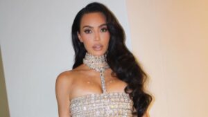 Kim Kardashian abre polémica en redes sociales por promoción de bra con pezones falsos, ¿indignante?