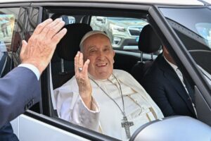 Estado de salud de Papa Francisco mejora tras inflamación pulmonar