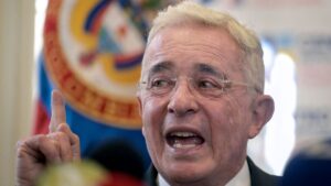 Uribe se pronuncia sobre el nuevo decreto del uso recreativo de las drogas hecho por Petro