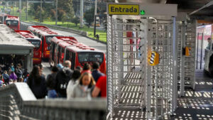 TransMilenio: usuarios se quejan por nuevos torniquetes anticolados, ¿ya los usaron?