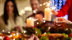 Navidad: rituales de amor y felicidad compartidos por familias en el mundo