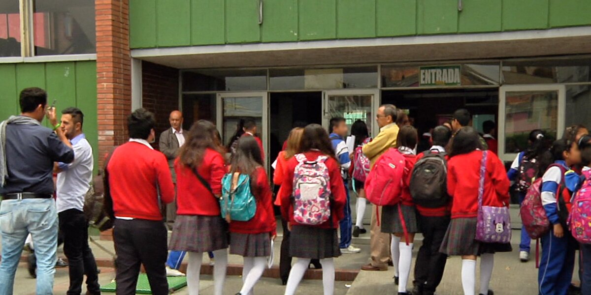 Clases presenciales se reanudan en colegios públicos de Bogotá - Canal 1