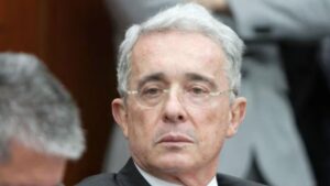Fiscalía radica escrito de acusación contra Álvaro Uribe; el expresidente va a juicio