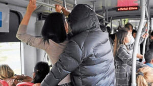 Experimento social sobre el acoso sexual en el transporte público revela cruda realidad
