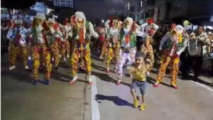 Video | Niño se roba la atención con su baile en La Guacherna del Carnaval de Barranquilla
