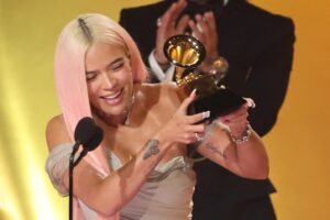 Karol G recibió Grammy a mejor álbum de música urbana por ‘Mañana Será Bonito’
