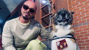 J Balvin de luto por la muerte de Enzo, su perro de 14 años: Mi gran parcero