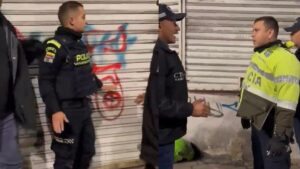 Video | Policías capturados en flagrancia por extorsión a expendedores de droga en Bogotá