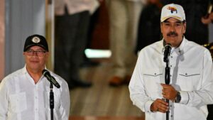 Petro les presenta a sus opositores venezolanos un plan para lograr la paz política