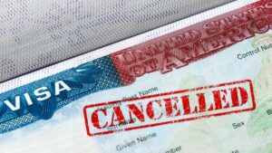EE.UU. cancela visa a empresarios colombianos por transporte marítimo de migrantes