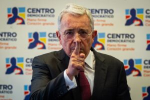 Expresidente Uribe ofrece vender predio ganadero al Gobierno por alto avalúo catastral 