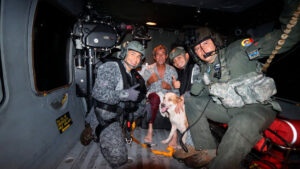Rescatan a un hombre que estaba atrapado en un acantilado en Meta: su perro lo acompañaba