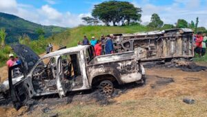Queman tres vehículos de la fuerza pública en Cauca: habían realizado un operativo