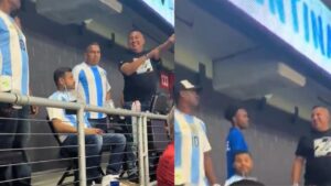 Racismo en la Copa América: mexicano se burla de hincha argentino por su tono de piel