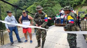 El EMC inauguró un puente vehicular en Cauca junto con la comunidad: cobran peaje