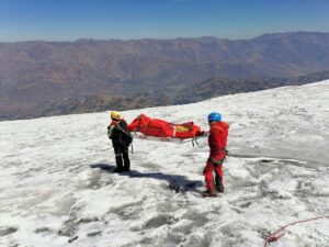 Hallan el cuerpo momificado de un turista desaparecido hace 22 años en un nevado en Perú