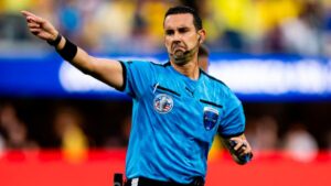 Él es César Ramos, árbitro mexicano encargado del partido Colombia-Uruguay