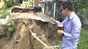 Un gran hueco en Ibagué podría cobrar la vida de los ciudadanos y acabar con las viviendas