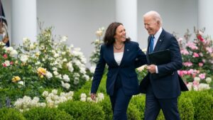 Tras su retiro, Biden respalda a Kamala Harris para las elecciones en Estados Unidos