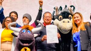 Petro sancionó la ley No más olé: también se restringe rejoneo, novilladas y becerradas
