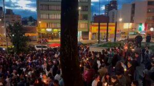 Médicos y estudiantes rinden homenaje a residente de cirugía que se quitó la vida