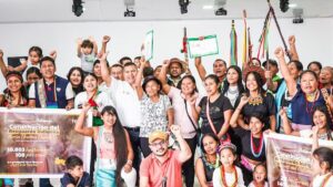 Entregan títulos de constitución y ampliación de resguardos indígenas en Colombia