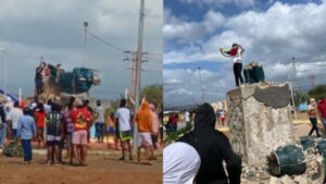 Video | Manifestantes en Venezuela derribaron estatua de Hugo Chávez