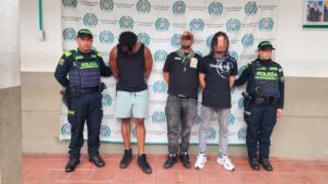 Caen en flagrancia tres extranjeros en Medellín: estaban con tres menores en apartamento