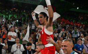 Imane Khelif, la boxeadora inmersa en la controversia sobre su género, ganó oro olímpico