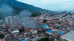 Videos | Así fue el voraz incendio en Ibagué: consumió al menos 15 locales comerciales