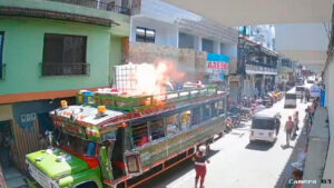 Video | Tragedia en Antioquia: una mujer adulta murió por el incendio de un bus chiva