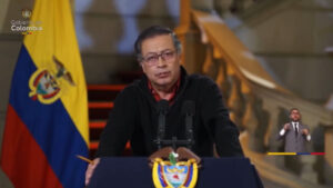 Gustavo Petro se disculpa por decir que quienes gritan fuera Petro son asesinos