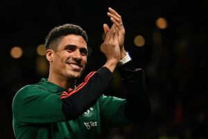 El central francés Raphaël Varane se retira del fútbol a sus 31 años a causa de una lesión