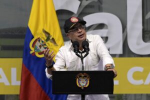 Petro estudiará si reconoce a González Urrutia en Venezuela por pedido del Congreso