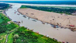 Se seca el río amazonas por fuerte sequía: más de 1.950 familias están afectadas