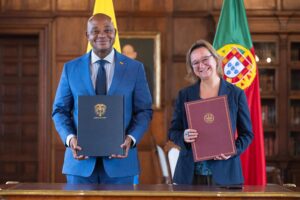 Colombia y Portugal firman un acuerdo para la producción y personalización de pasaportes