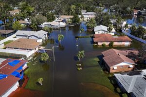 La destrucción que dejó el huracán Milton en Florida: al menos una docena de muertos