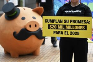 COP16: con un alcancía gigante, piden a países ricos cumplir compromisos financieros