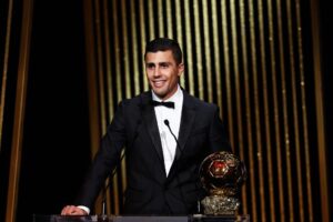 El centrocampista español Rodri Hernández conquista el Balón de Oro 2024