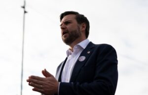 JD Vance, candidato a la vicepresidencia por Donald Trump, ejerciendo su derecho al voto (Foto Getty Images)