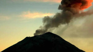 En video quedó registrada la erupción del volcán Los Aburridos en Antioquia